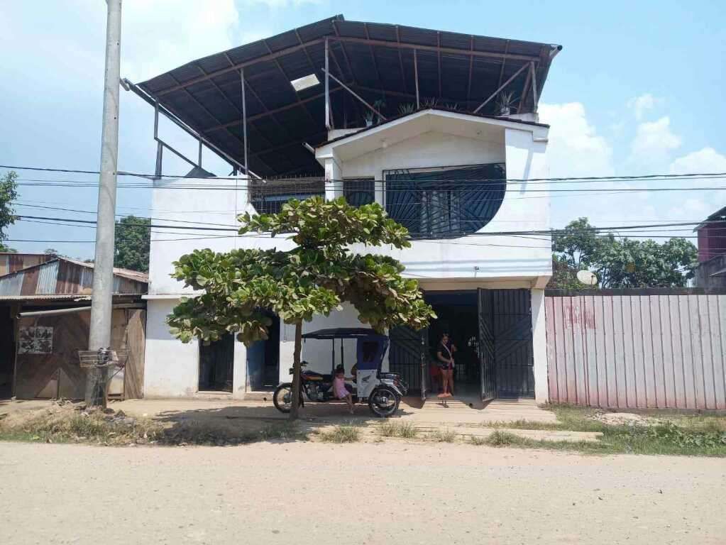 SE VENDE UNA HERMOSA  CASA DE DOS PISOS