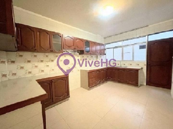 VENTA DE UNA GRAN CASA (Local + Depa + Almacén + Terraza) precio NEGOCIABLE.!!, foto 2