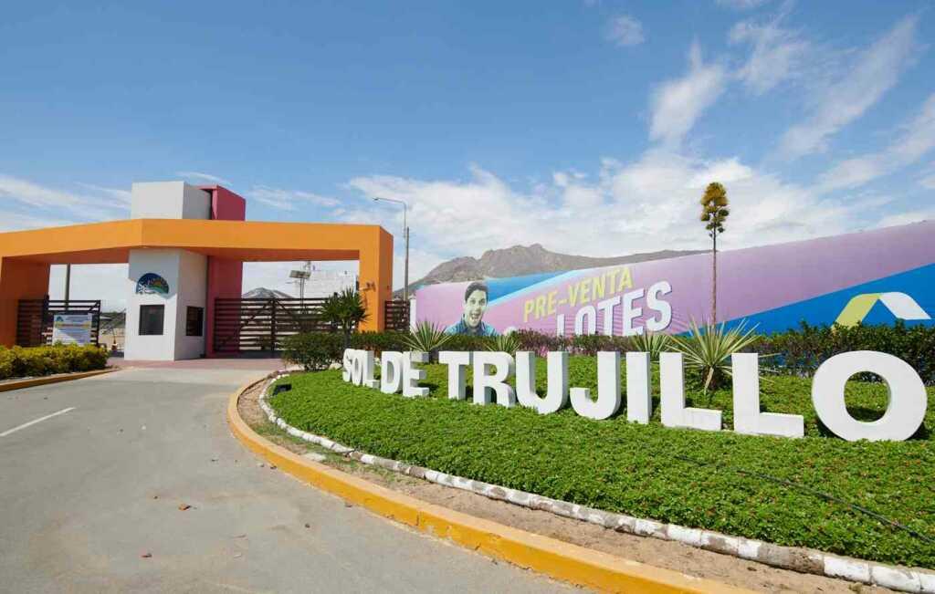 Amplio terreno con vista al mar y frente a parque, ubicado en la Urb. El Sol de Trujillo, de Los Portales, Alto Salaverry., foto 2