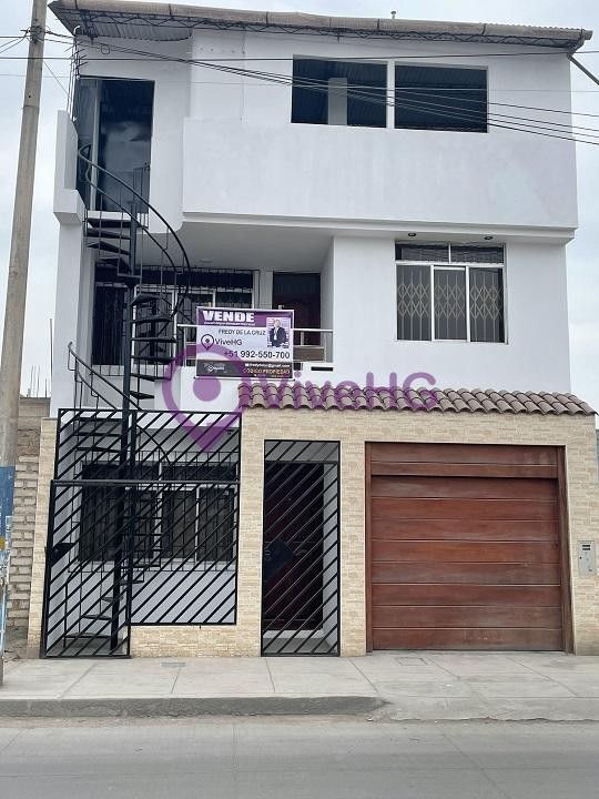 VENTA DE UNA GRAN CASA (Local + Depa + Almacén + Terraza) precio NEGOCIABLE.!!