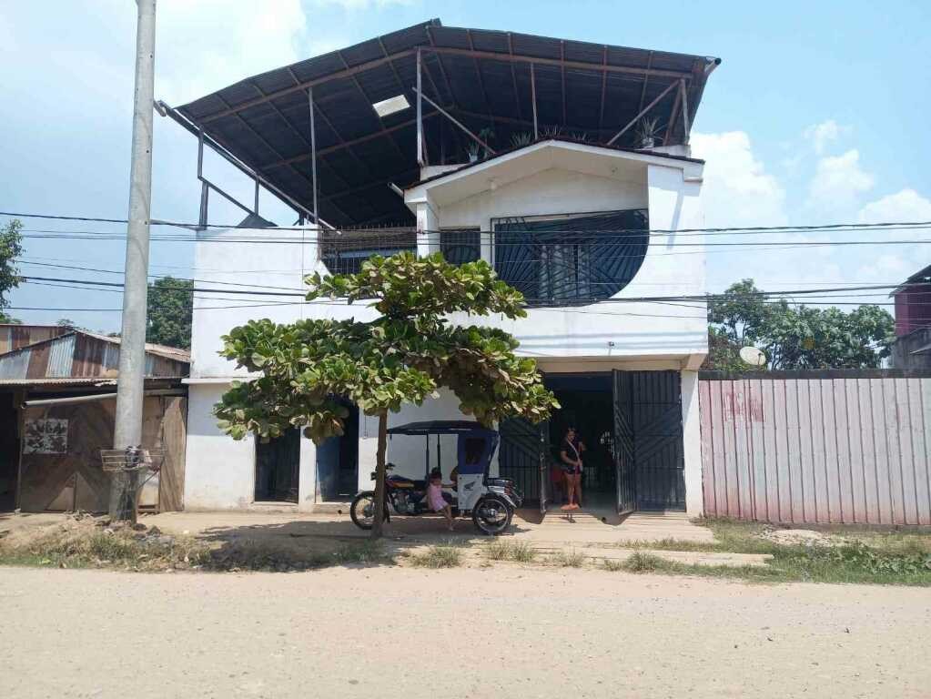 SE VENDE UNA HERMOSA  CASA DE DOS PISOS