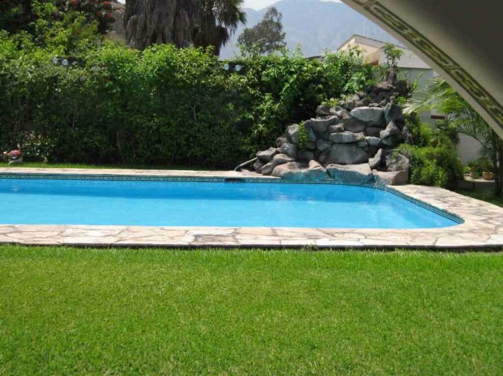venta casa con piscina en rinconada del lago la molina – Lima