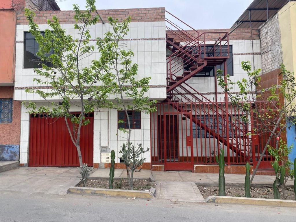 Venta de Vivienda en Calle Los Cactus, Comas