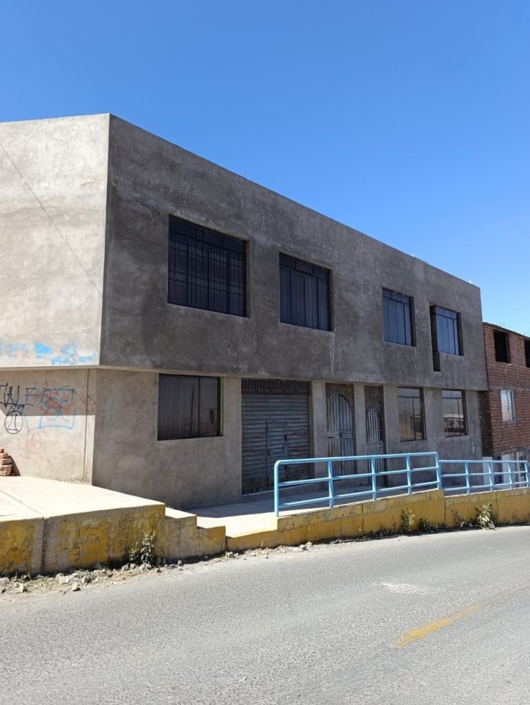 VENTA DE CASA DE 2 PISOS + LOCAL COMERCIAL EN MARIANO MELGAR-AREQUIPA