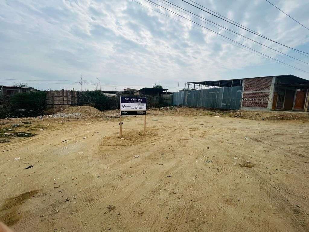 2 lotes de terrenos de 301 metros cuadrados cada uno.